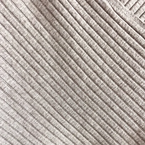 NWT CARBON38
Long Sleeve Wrap Ribbed Top - Beige - XS - Picture 10 of 10